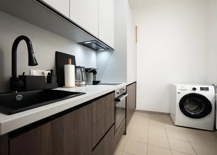 Bright 1br With A Queen-size Bed Apartament *